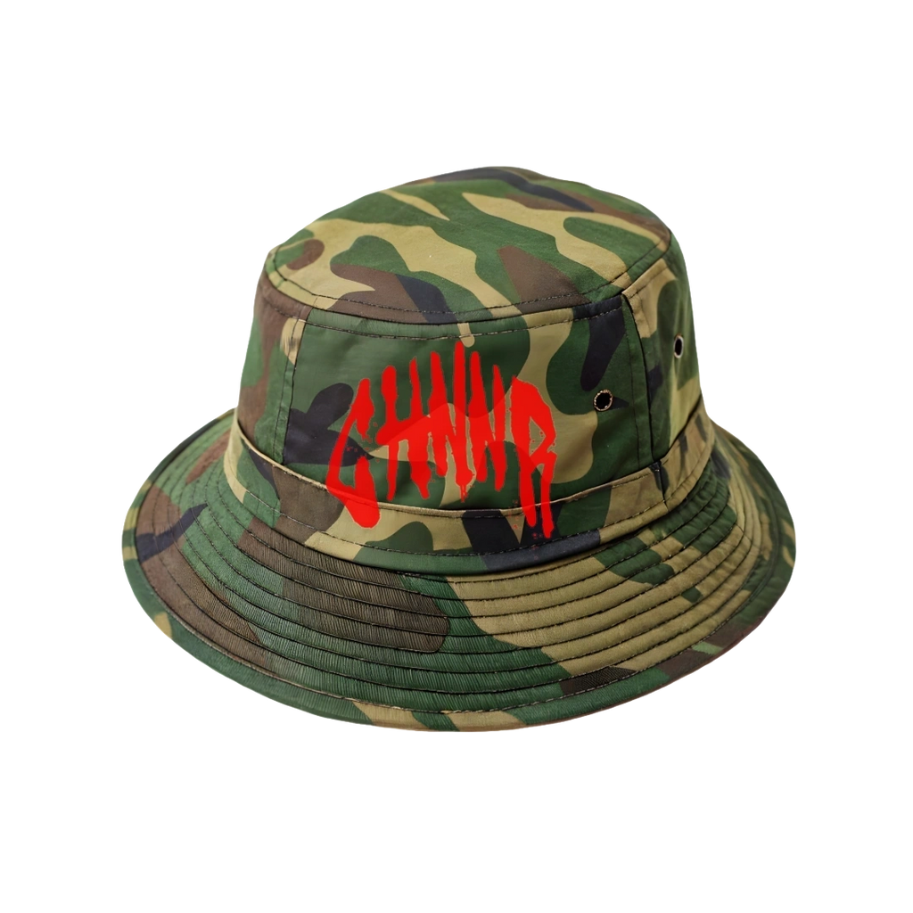 "THE BUCKET HAT" - CAMO/RED